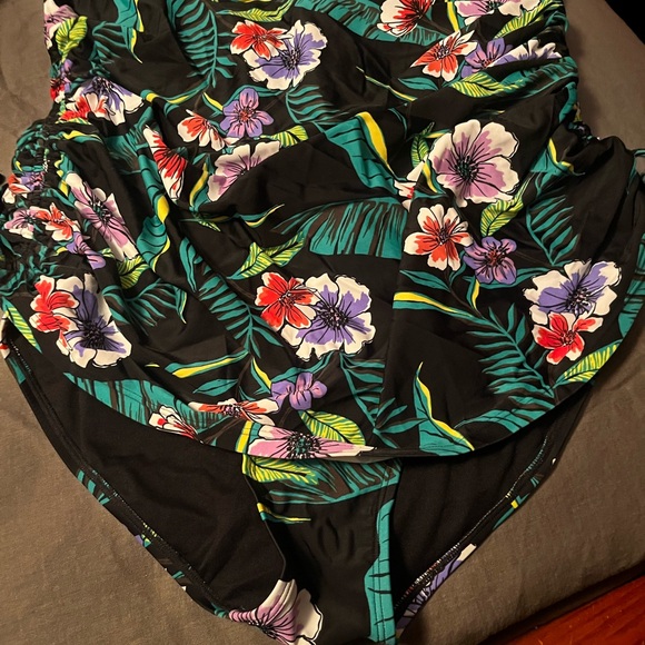 One Piece Halter - Picture 6 of 7